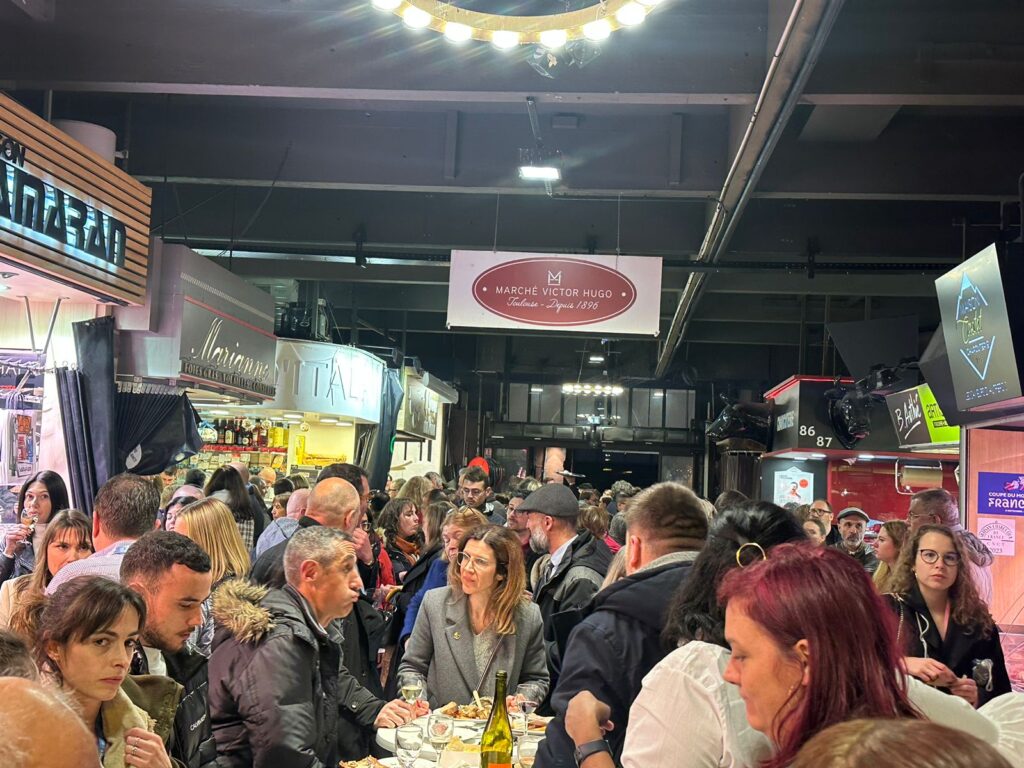 Mercado Victor Hugo ficou aberto exclusivamente para os participantes do Rendez-vous en France na noite desta terça (26)