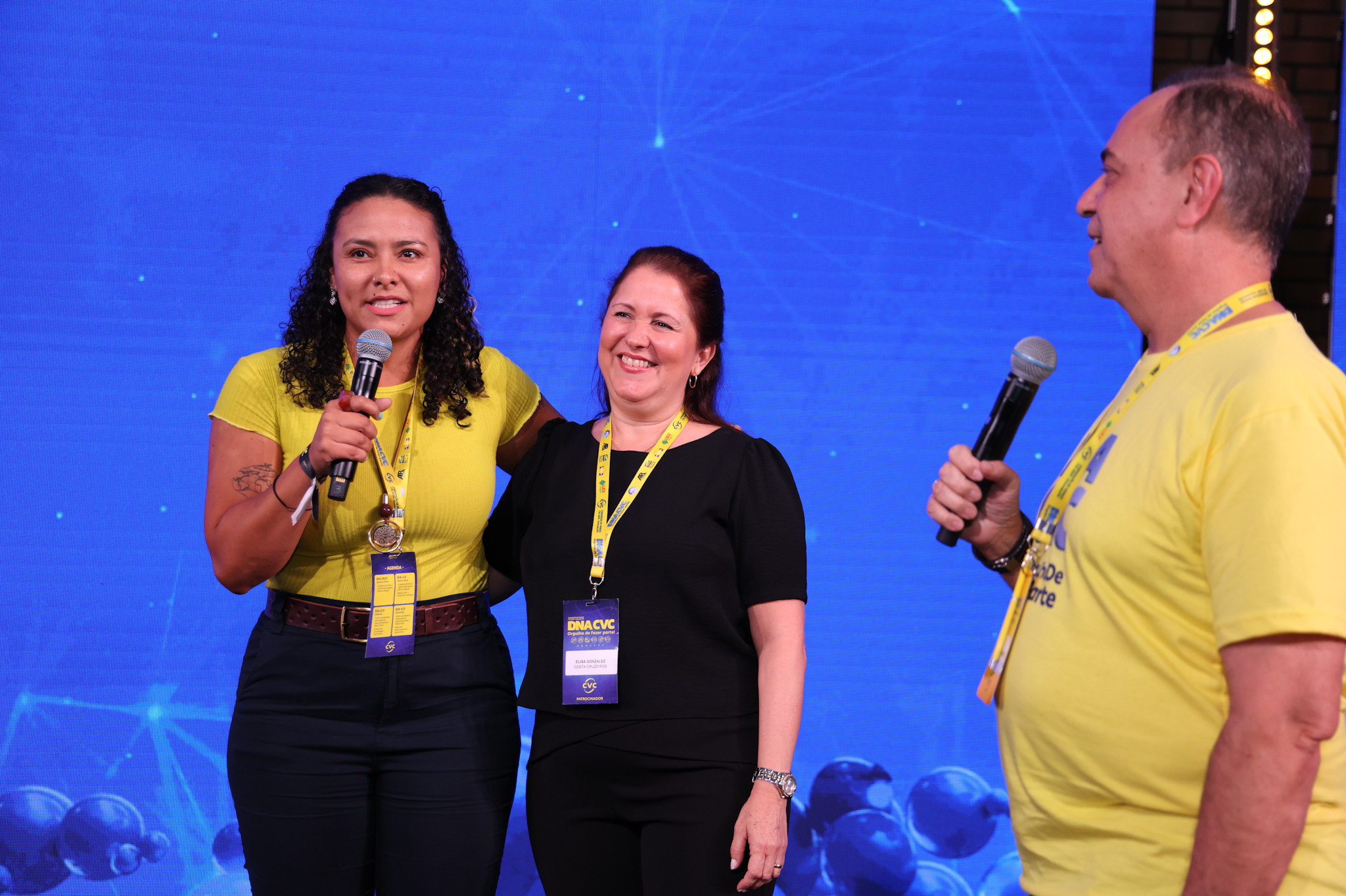 Miria Nascimento e Elisa Gonçalves, da Costa Cruzeiros, e Orlando Palhares, da CVC Corp