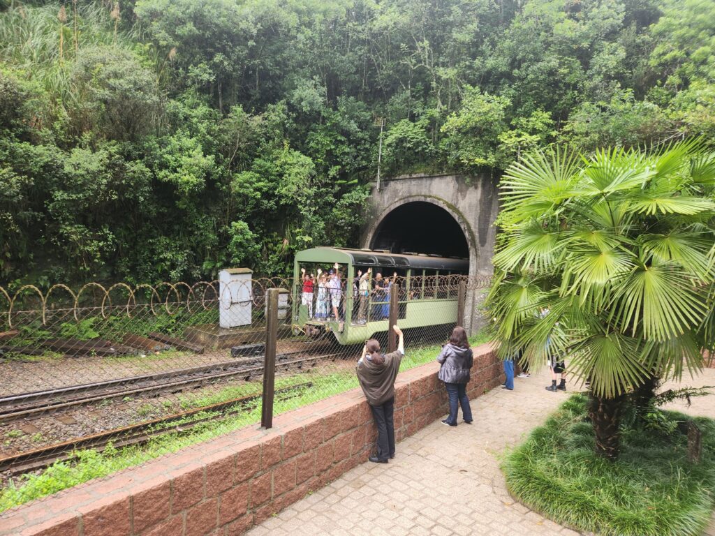 Novo túnel se abre para os trens turísticos e de carga