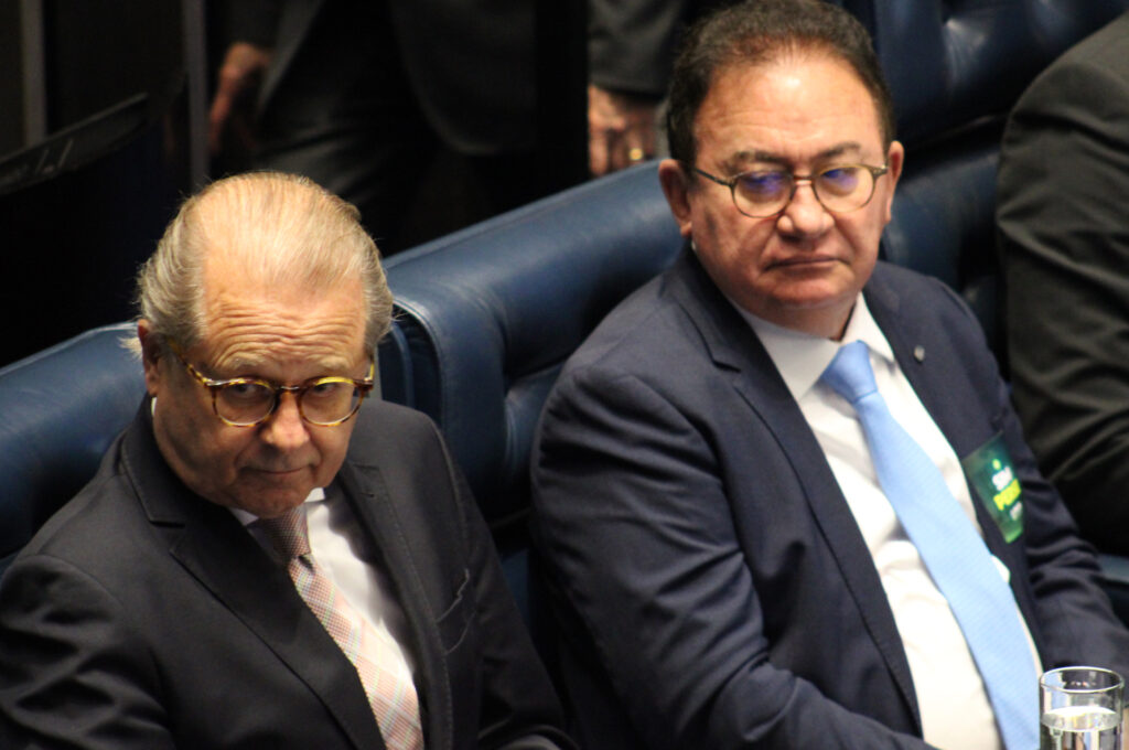 Orlando de Souza do Fohb com Manoel Linhares da ABIH Nacional Ato em defesa do Perse reúne ABIH, Fohb e milhares de hoteleiros no Senado; veja fotos