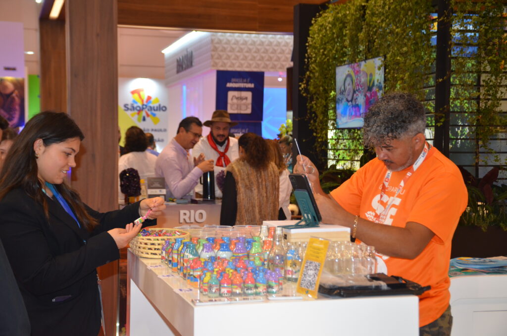 Participantes visitando o estande do Rio Grande do Norte Participantes visitando o estande do Rio Grande do Norte