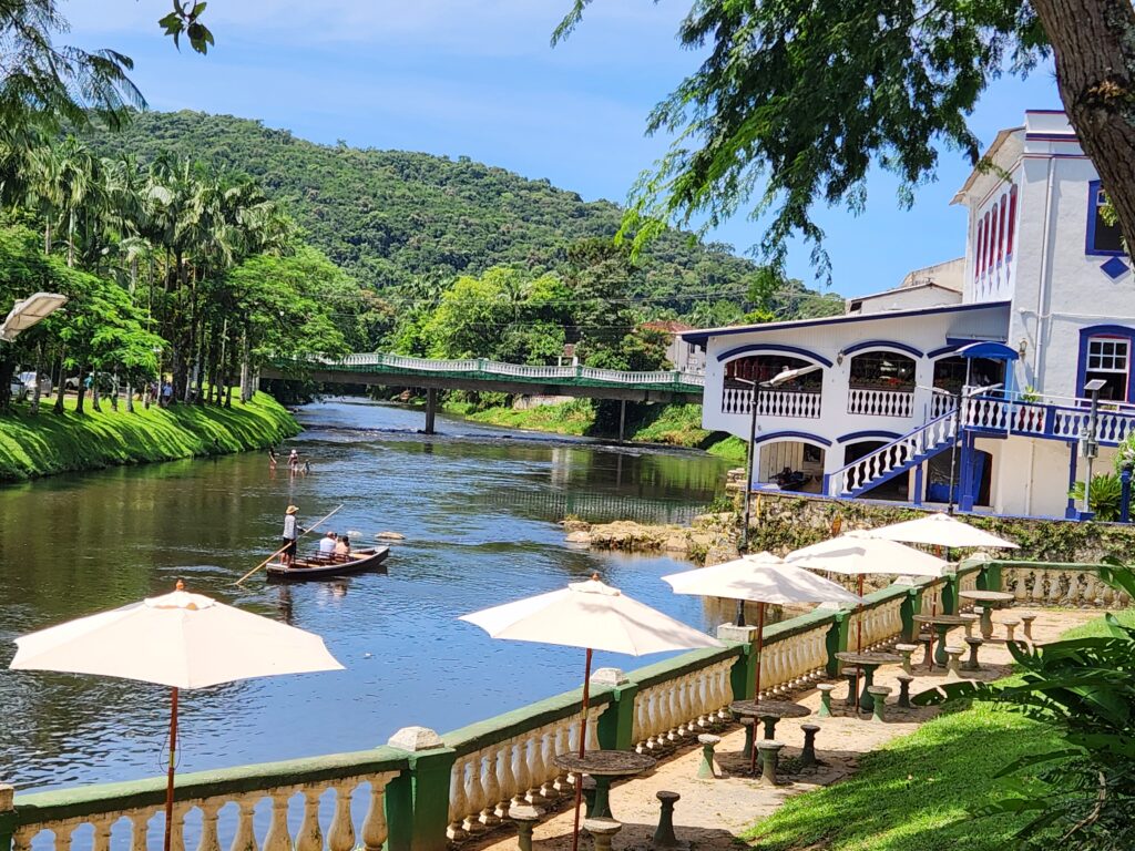 Passatempo e diversão no rio Nhundiaquara