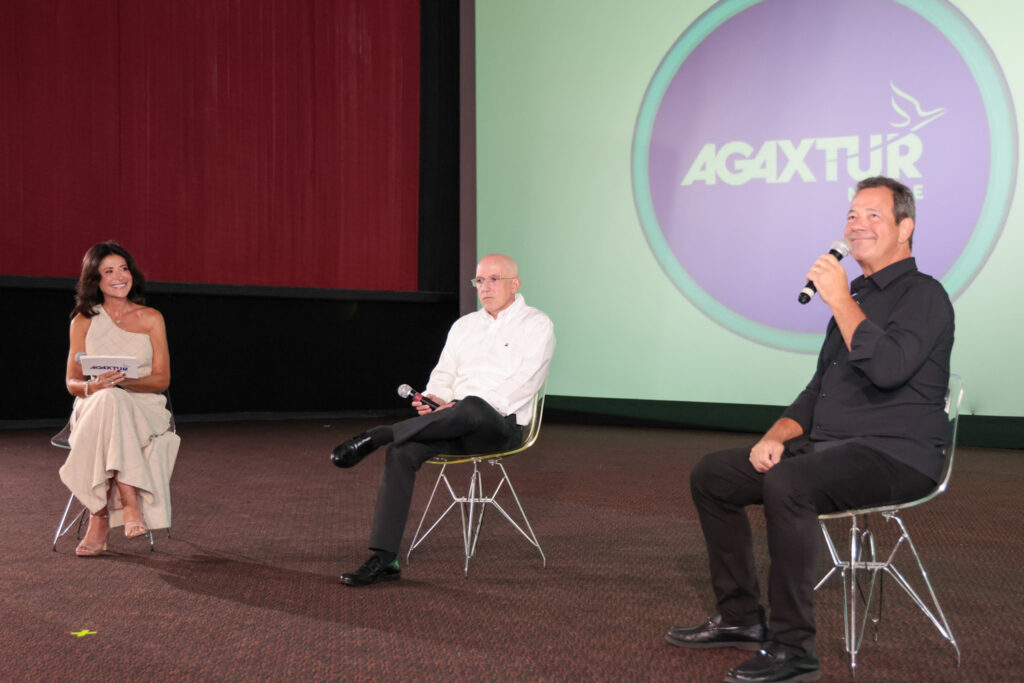 Paty Leone e Aldo Leone da Agaxtur e Renan Chieppe VP do Grupo Aguia Branca Presidentes e diretores celebram "um dia super importante na história da Agaxtur"