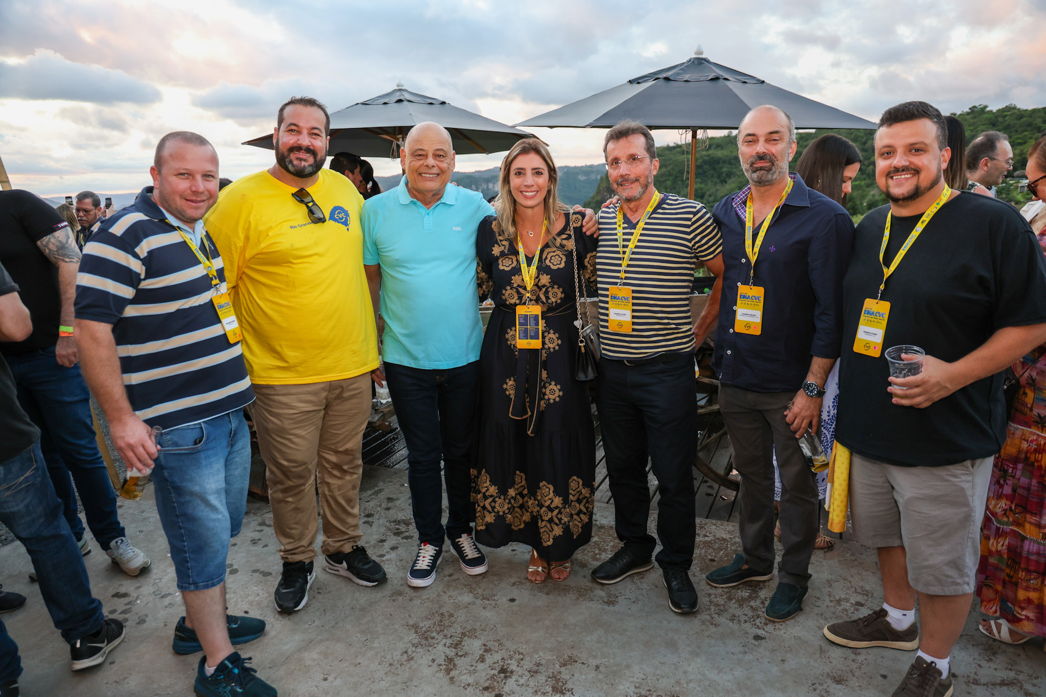 Paula Rorato, da CVC Corp, com colaboradores da CVC RS