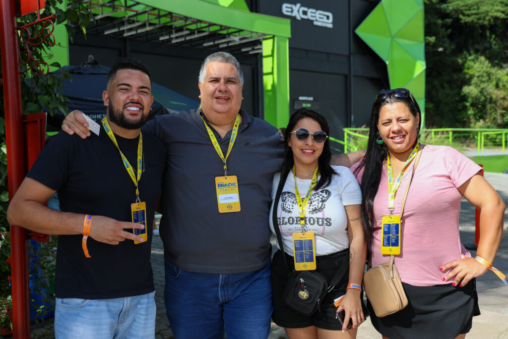 Paulo Silva e Fernando Simões, da CVC São Bernardo, Amanda Rafael, da CVC São Paulo, e Lucineia Souza, da CVC São Bernardo