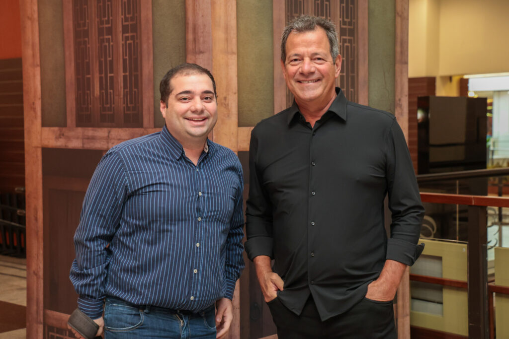 Pedro Menezes, editor-chefe do M&E, e Renan Chieppe, VP do Grupo Águia
