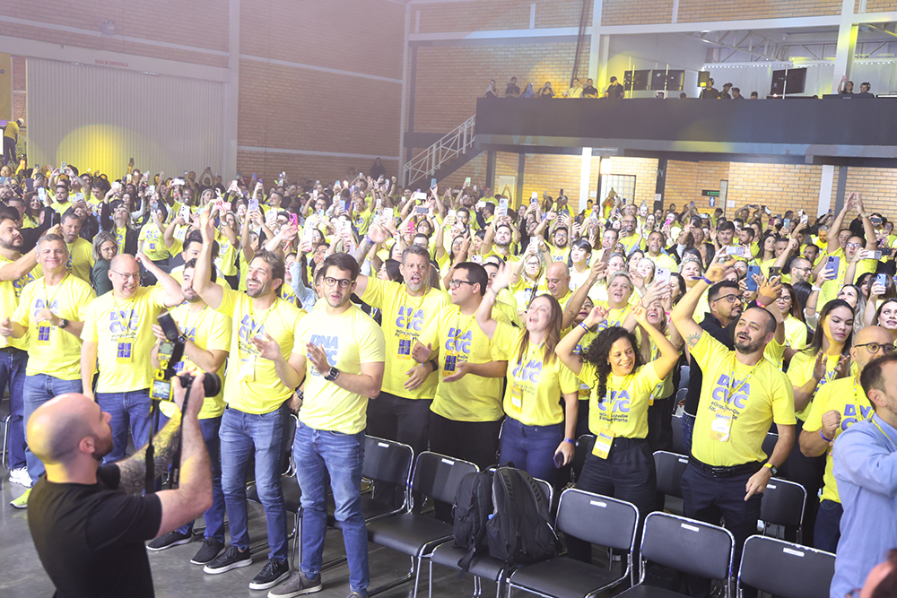 Plenária reúne 1,8 mil participantes Plenária reúne 1,8 mil participantes