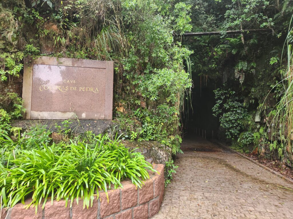 Porta de entrada do túnel e da cava