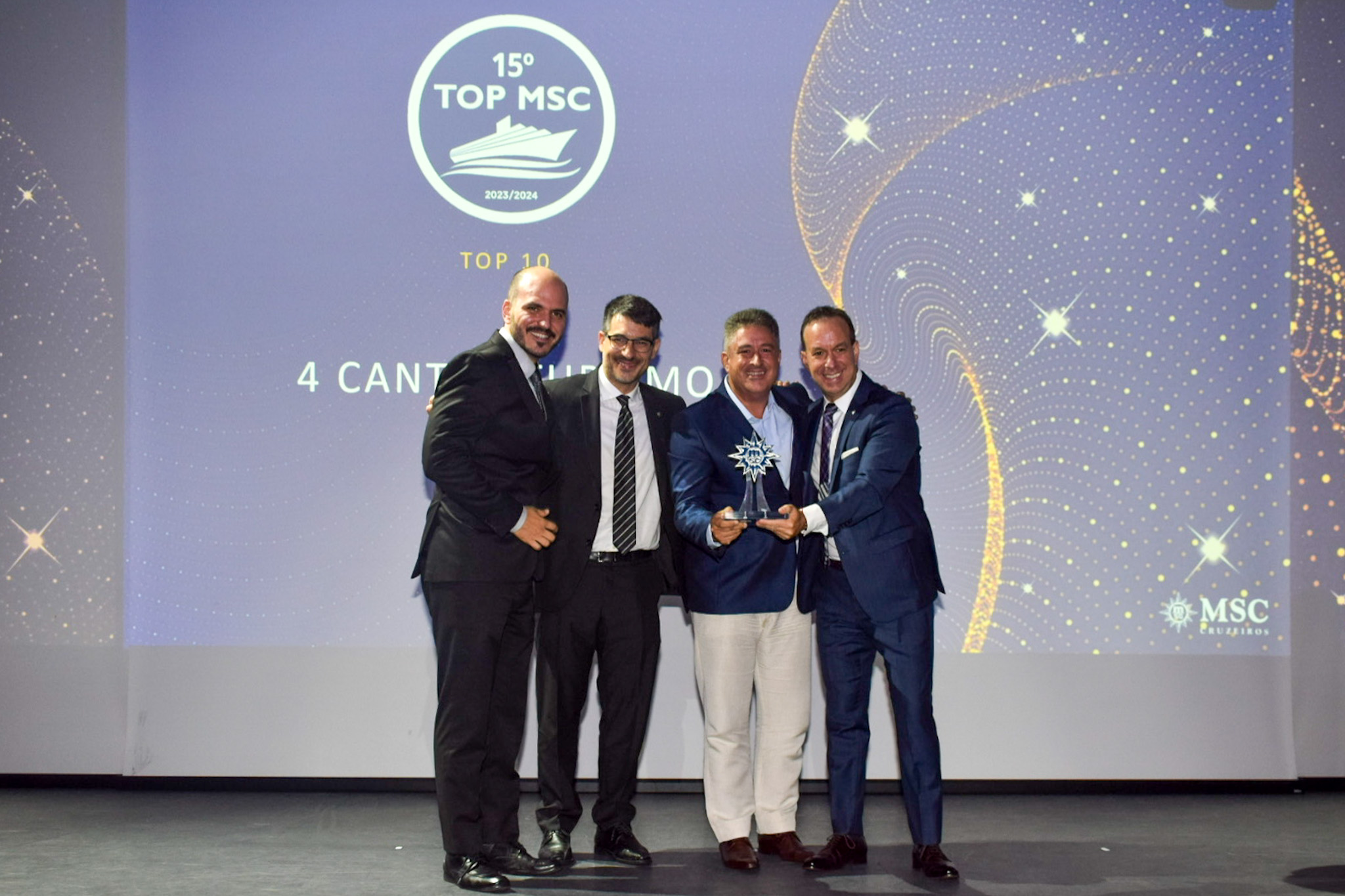 Premiado da empresa 4 Cantos Turismo, na categoria TOP 10 Premiado da empresa 4 Cantos Turismo, na categoria TOP 10