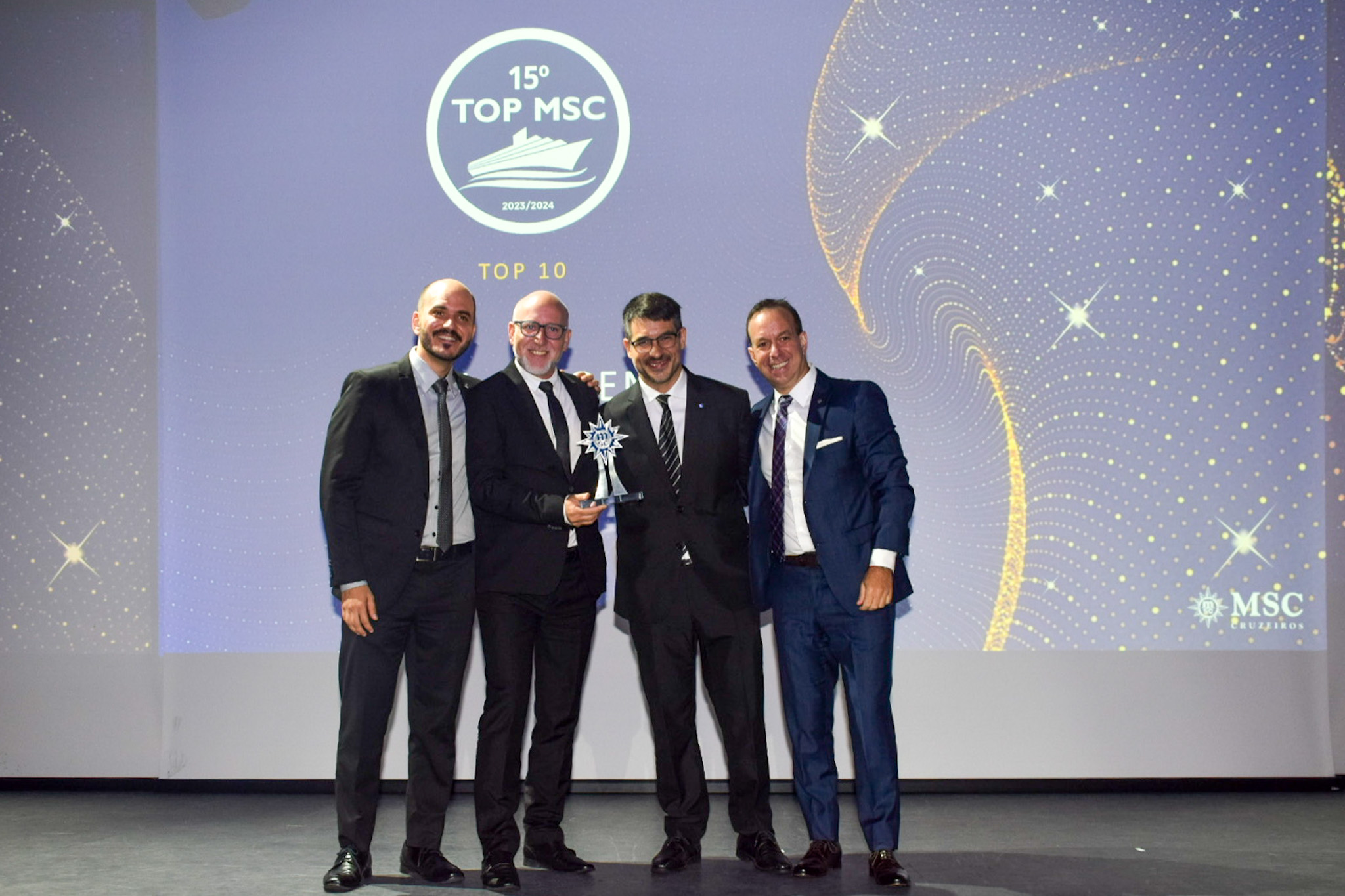 Premiado da empresa Azul Viagens, na categoria TOP 10 Premiado da empresa Azul Viagens, na categoria TOP 10