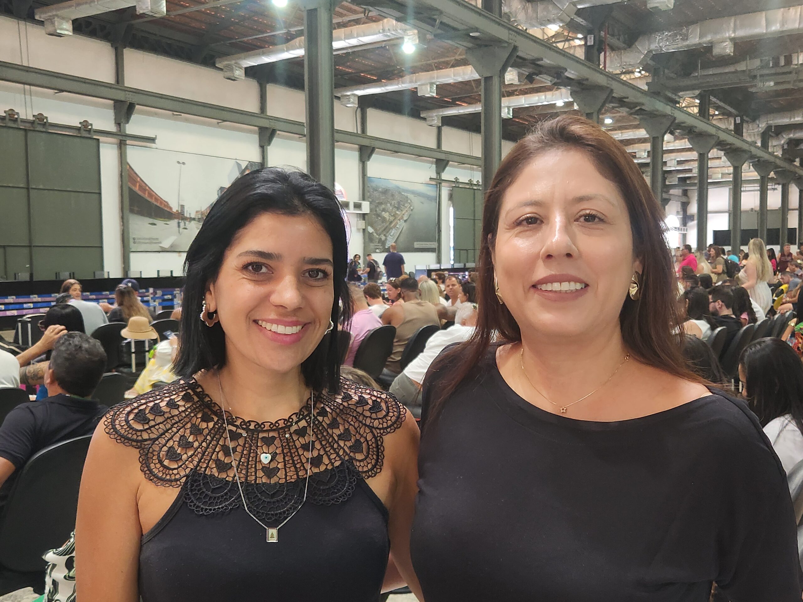 Rafaela Maldonado, atendimento e operação comercial, e erente de produtos luxo da R11 Travel, Líz Räda, gerente de produtos luxo da R11