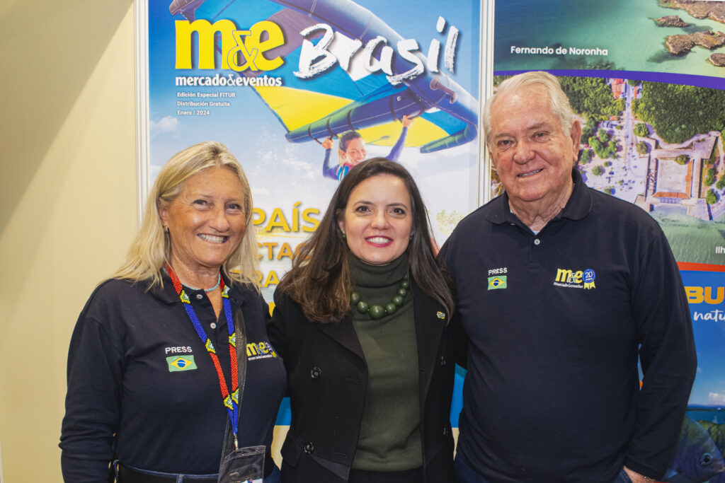 Rosa Masgrau, do M&E; Jaqueline Gil, da Embratur; e Roy Taylor, do M&E