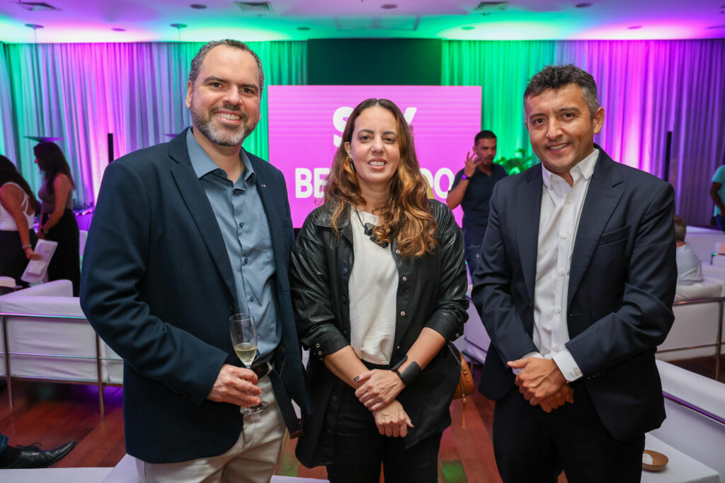 Rodrigo Ramos e Marina Figueiredo, da Braztoa, e Hugo Corales Cofré, do ProChile