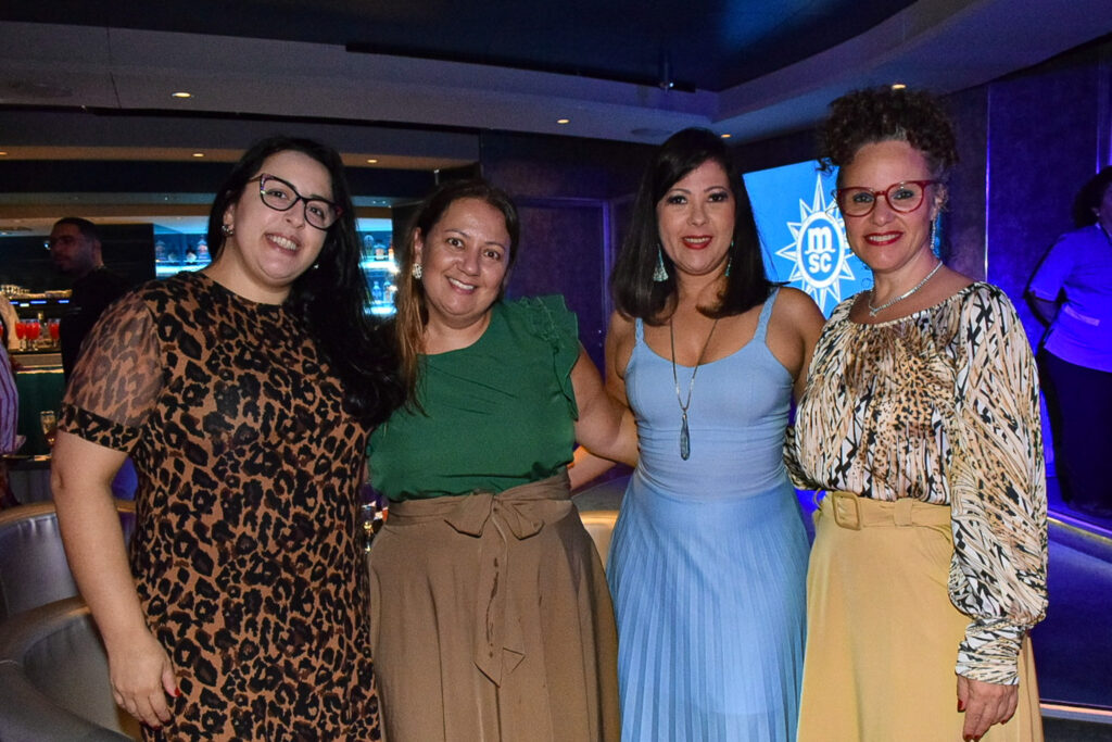 Talita Bessa, e Raquel Davanzo, da Davanzo Viagens; com Luciana Marçola, da Neo Turismo; e Daniela Cristina, DC Voyages