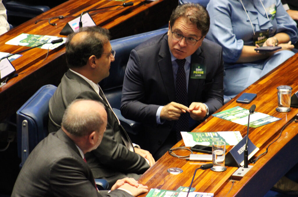 Toni Sando, presidente da Unedestinos, conversa com Vinicius Lummertz, chairman do Grupo Wish