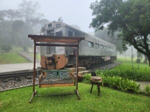 Vagao de litorina fabricado na PhiladelphiaUSA na decada de 60 totalmente restaurado 1 Cave em túnel ferroviário, um destino diferenciado no Paraná; veja fotos