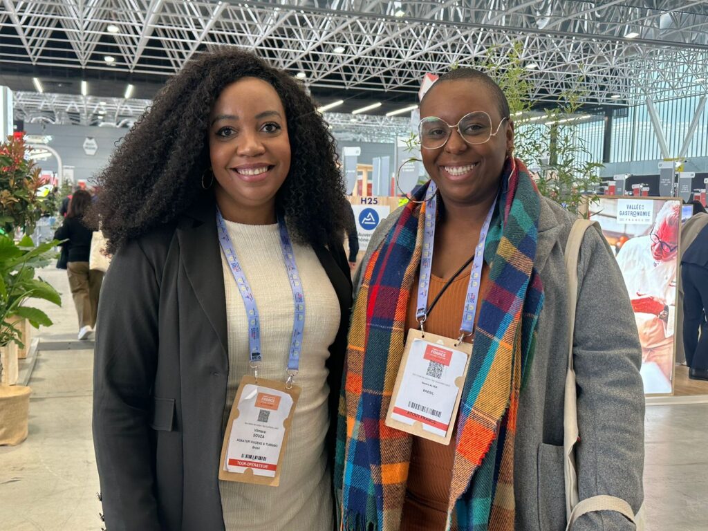 Vilmara Souza, da Agaxtur, com Beatriz Alves, da Atout France