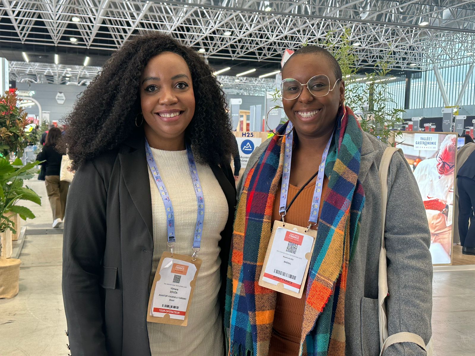 Vilmara Souza, da Agaxtur, com Beatriz Alves, da Atout France