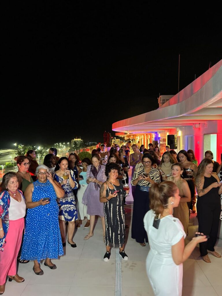 Muitas mulheres estiveram presentes para celebrar a data Muitas mulheres estiveram presentes para celebrar a data