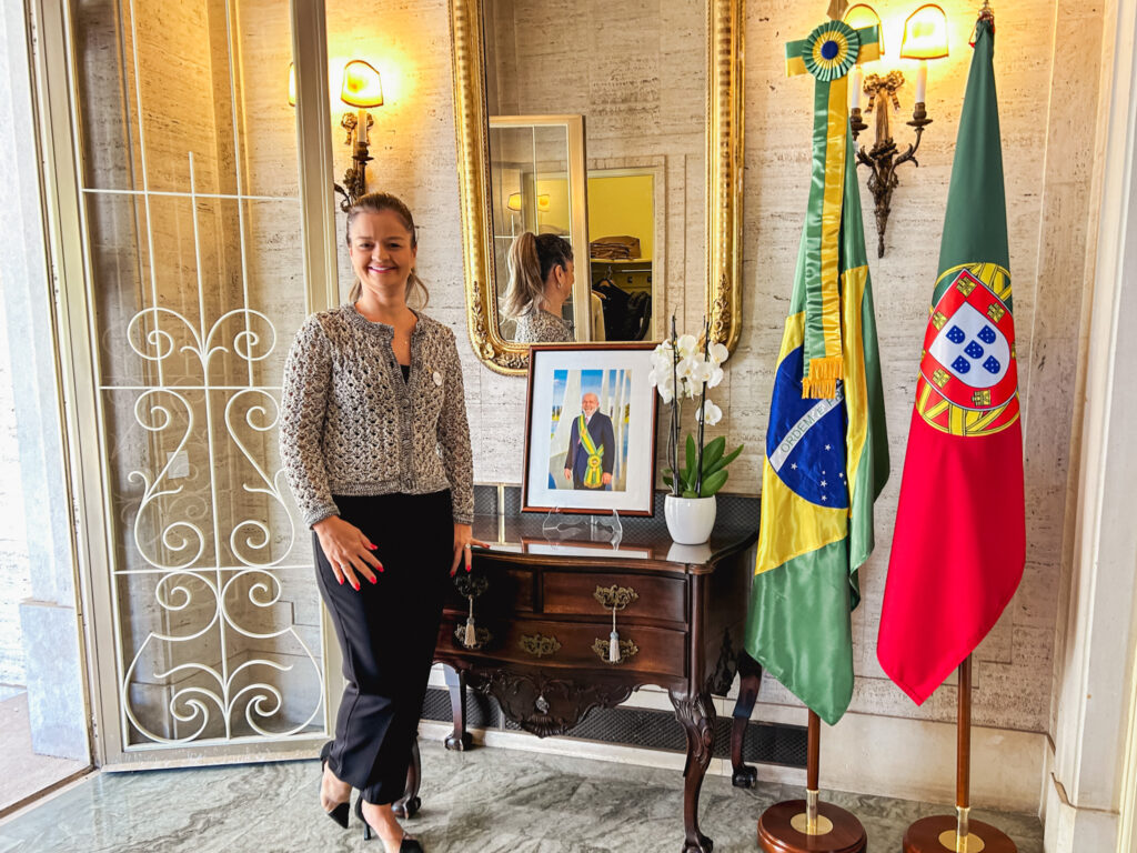 Yrwana Albuquerque, secretária de Turismo do Ceará na casa do embaixador do Brasil em Portugal, Raimundo Carreiro