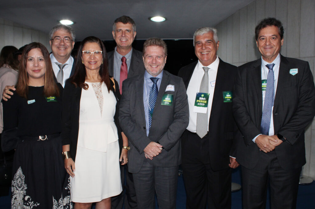 Karen Ortiz, Sintia Gomes, do Sheraton, Antônio Landeira, do Hotel Américas, José Manuel Caamaño, VP da Hotéis Rio, Paulo Michel, presidente da ABIH-RJ, Alfredo Lopes, presidente do HotéisRIO, e José Domingo Bouzón, do Arena Hotéis Karen Ortiz, Sintia Gomes, do Sheraton, Antônio Landeira, do Hotel Américas, José Manuel Caamaño, VP da Hotéis Rio, Paulo Michel, presidente da ABIH-RJ, Alfredo Lopes, presidente do HotéisRIO, e José Domingo Bouzón, do Arena Hotéis