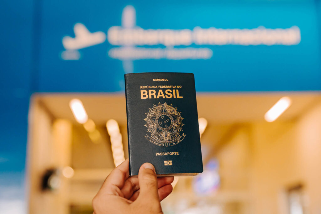 passaporte divulgacao inframerica aeroporto Após São Paulo e Rio, aeroporto de Brasília é o que mais embarca passageiros para o exterior