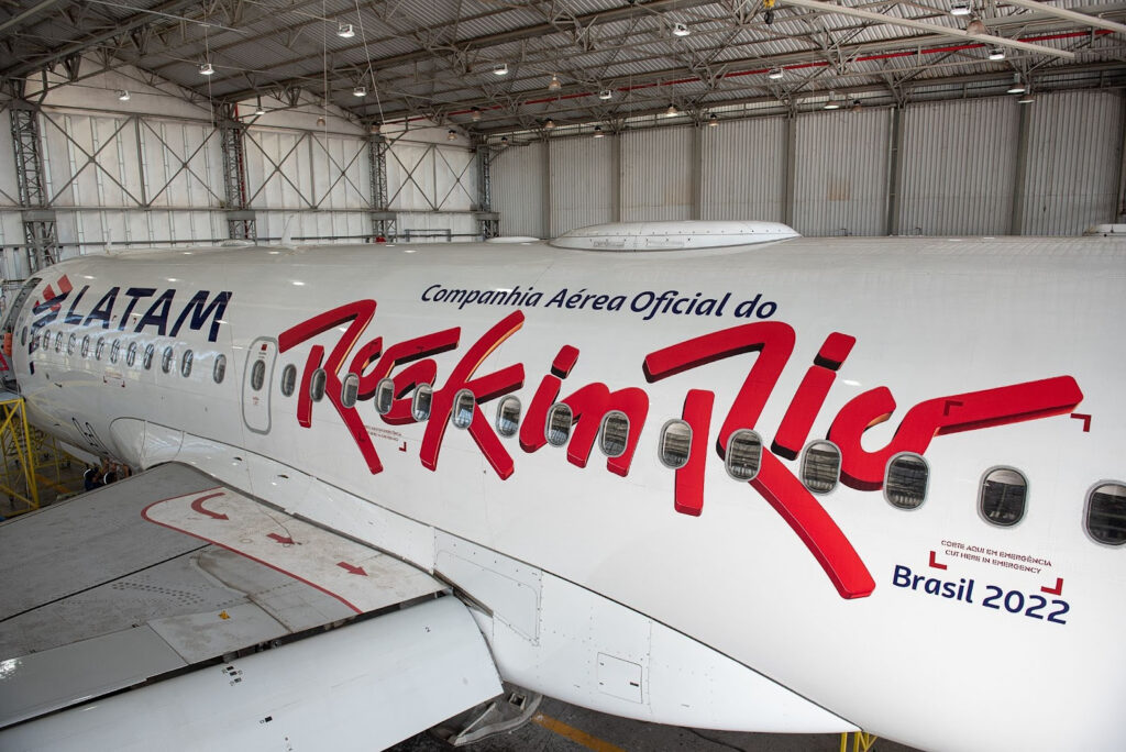 Latam Brasil renova parceria e será a companhia aérea oficial do Rock in Rio até 2026 Latam Brasil renova parceria e será a companhia aérea oficial do Rock in Rio até 2026