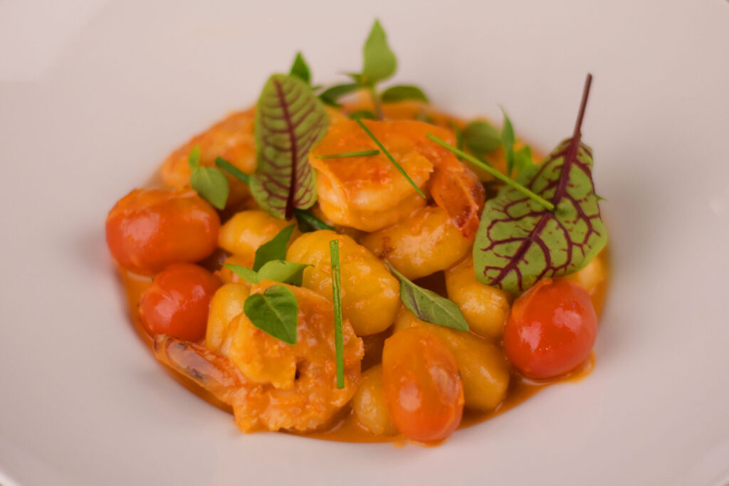 955 Restaurante gnocchi com molho de camarao Chef reformula gastronomia do WZ Hotel Jardins