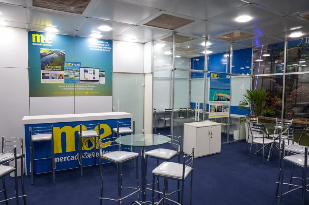Área de estar estande do Mercado & Eventos na WTM Latin America