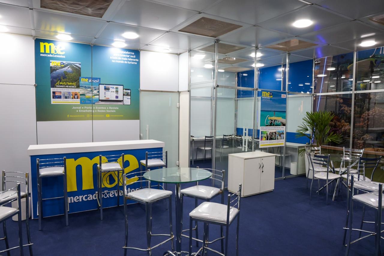 Área de estar estande do Mercado & Eventos na WTM Latin America