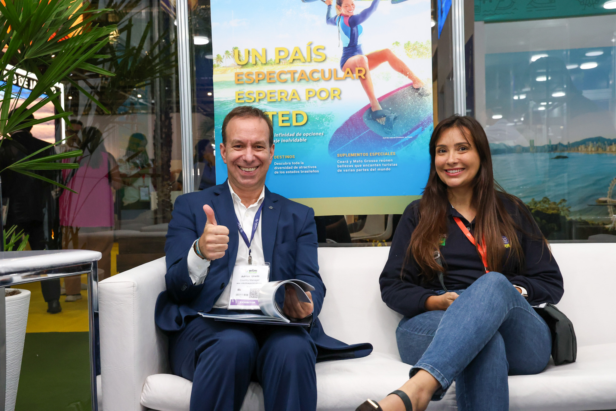 Adrian Ursilli, da MSC Cruzeiros e Natália Strucchi, diretora de redação do M&E Adrian Ursilli, da MSC Cruzeiros e Natália Strucchi, diretora de redação do M&E