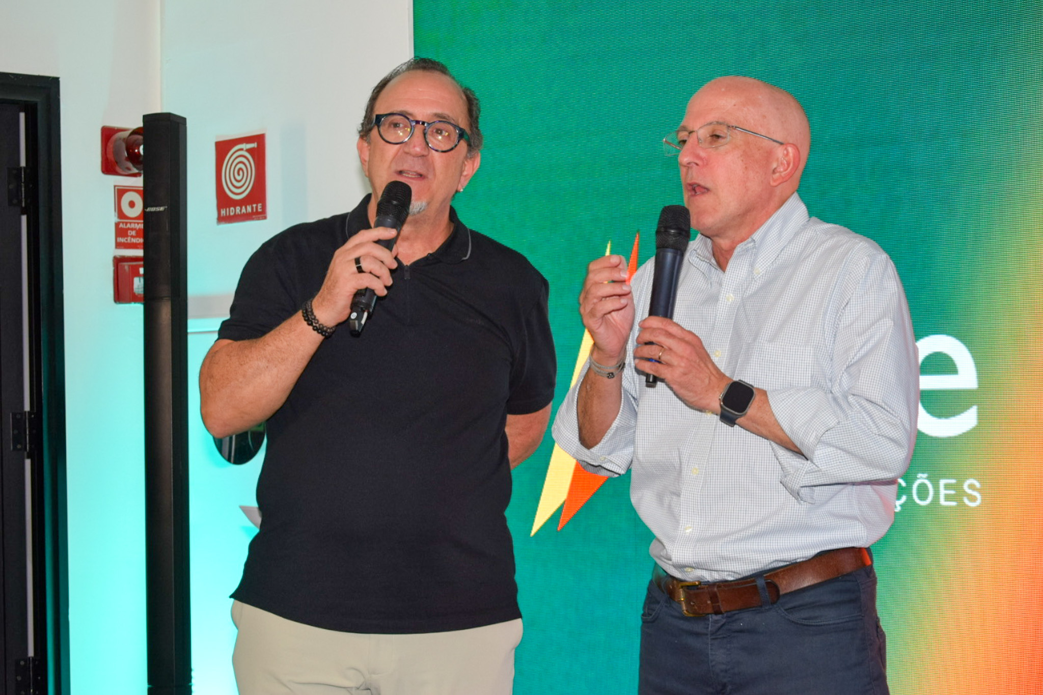 Aldo Leone, da Agaxtur subiu ao palco para compartilhar sua experiência nos cruzeiros representados pela Velle Aldo Leone, da Agaxtur subiu ao palco para compartilhar sua experiência nos cruzeiros representados pela Velle