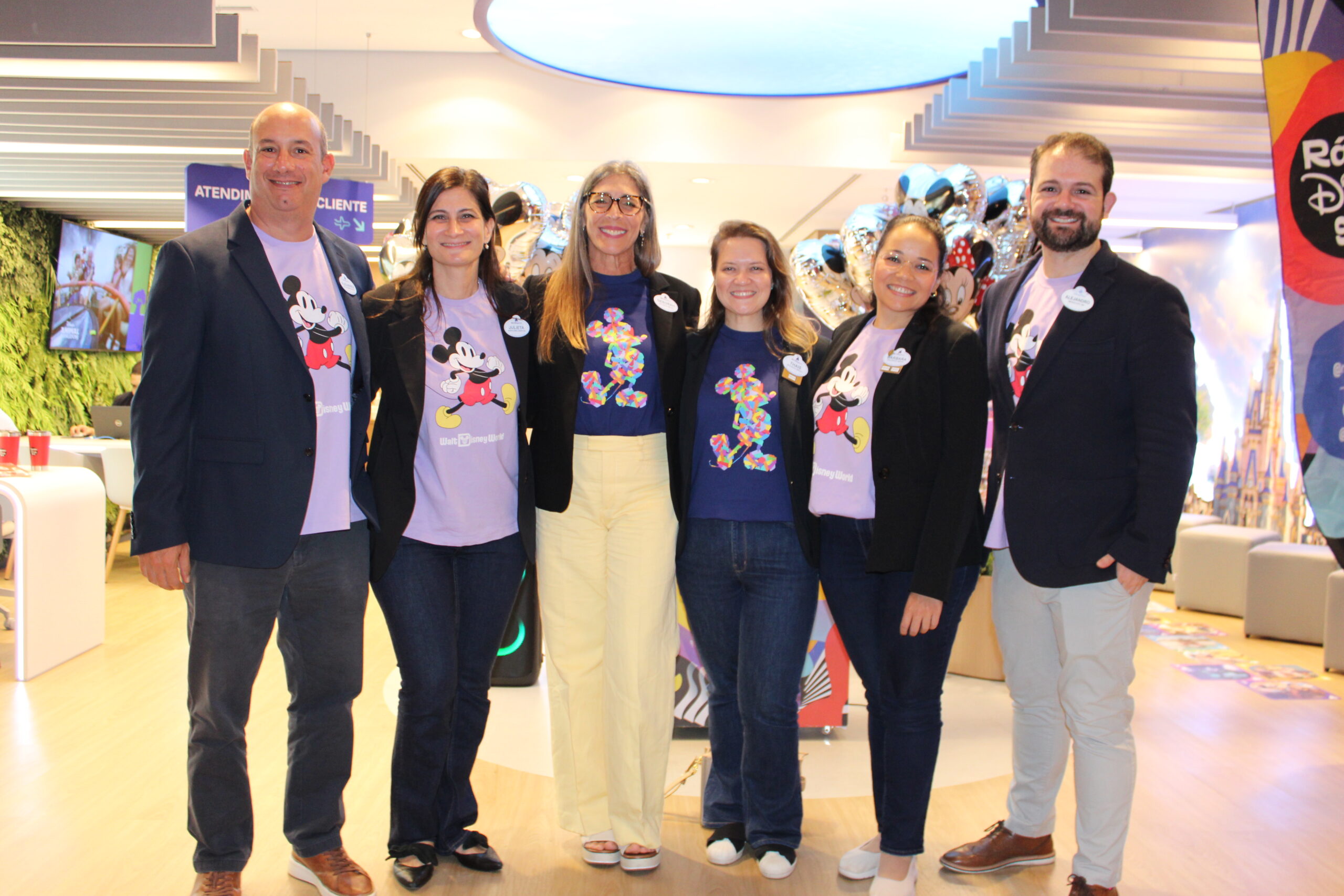 Alexander Haim, Julieta de Grazia, Deborah Baldin, Thais Ramos, Barbara Modenesi e Alejandro Flores, da Disney Alexander Haim, Julieta de Grazia, Deborah Baldin, Thais Ramos, Barbara Modenesi e Alejandro Flores, da Disney