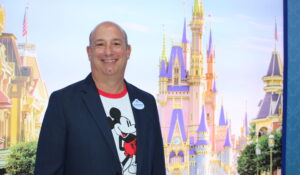 Alexander Haim assume posição inédita para estreitar relação da Disney com o Brasil