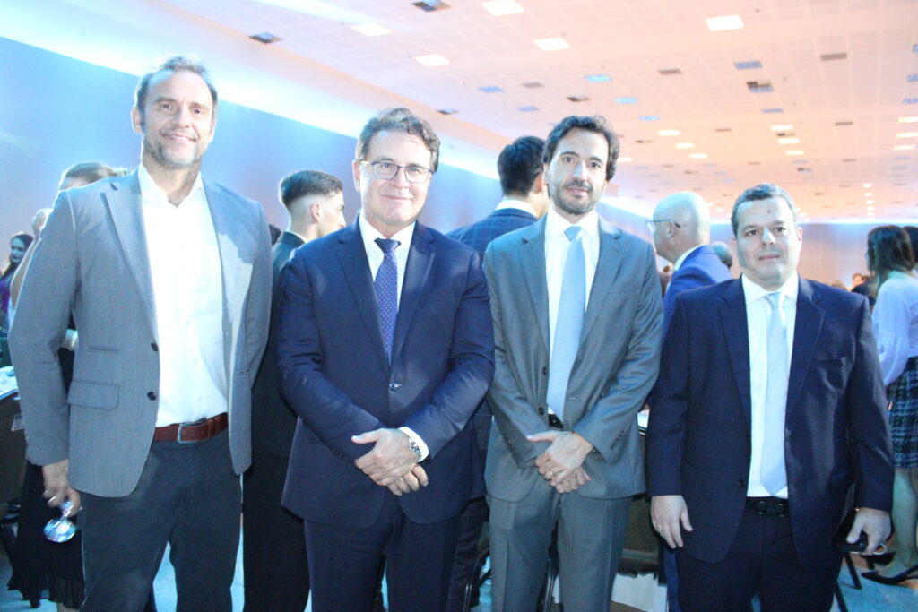 Alexandre Guellen, do Intercity, Vinicius Lummertz e Eduardo Malheiros, do Grupo Wish, e Marcos Jorge, do grupo RTSC