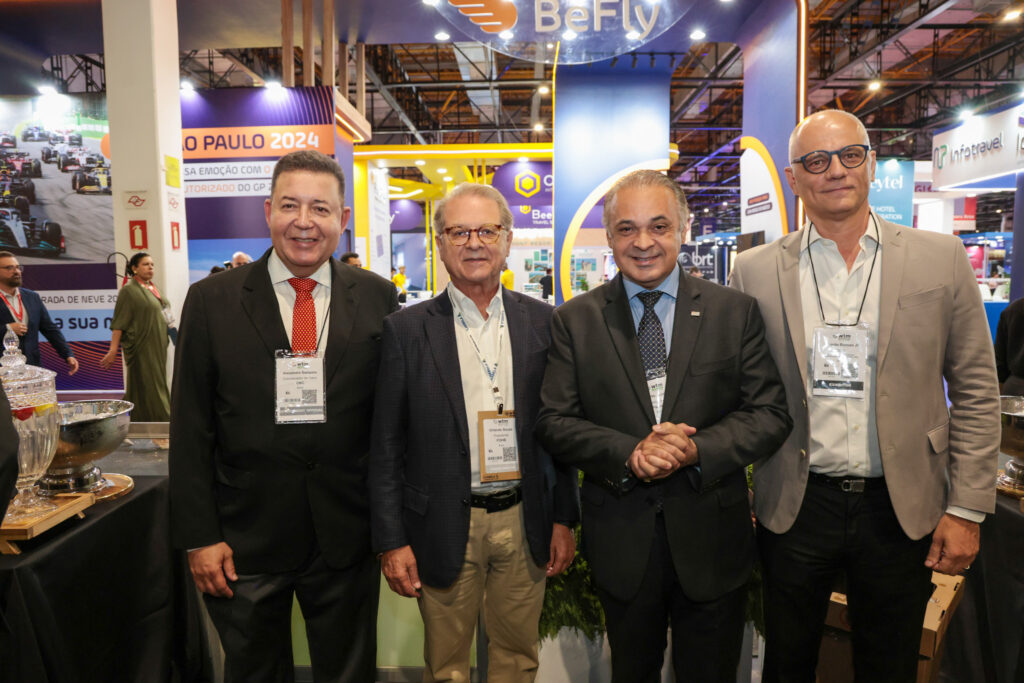 Alexandre Sampaio, da FBHA, Orlando Souza, do FOHB, Roberto de Lucena, secretário de Turismo do estado de São Paulo, e Ricardo Roman, da ABIH-SP Alexandre Sampaio, da FBHA, Orlando Souza, do FOHB, Roberto de Lucena, secretário de Turismo do estado de São Paulo, e Ricardo Roman, da ABIH-SP