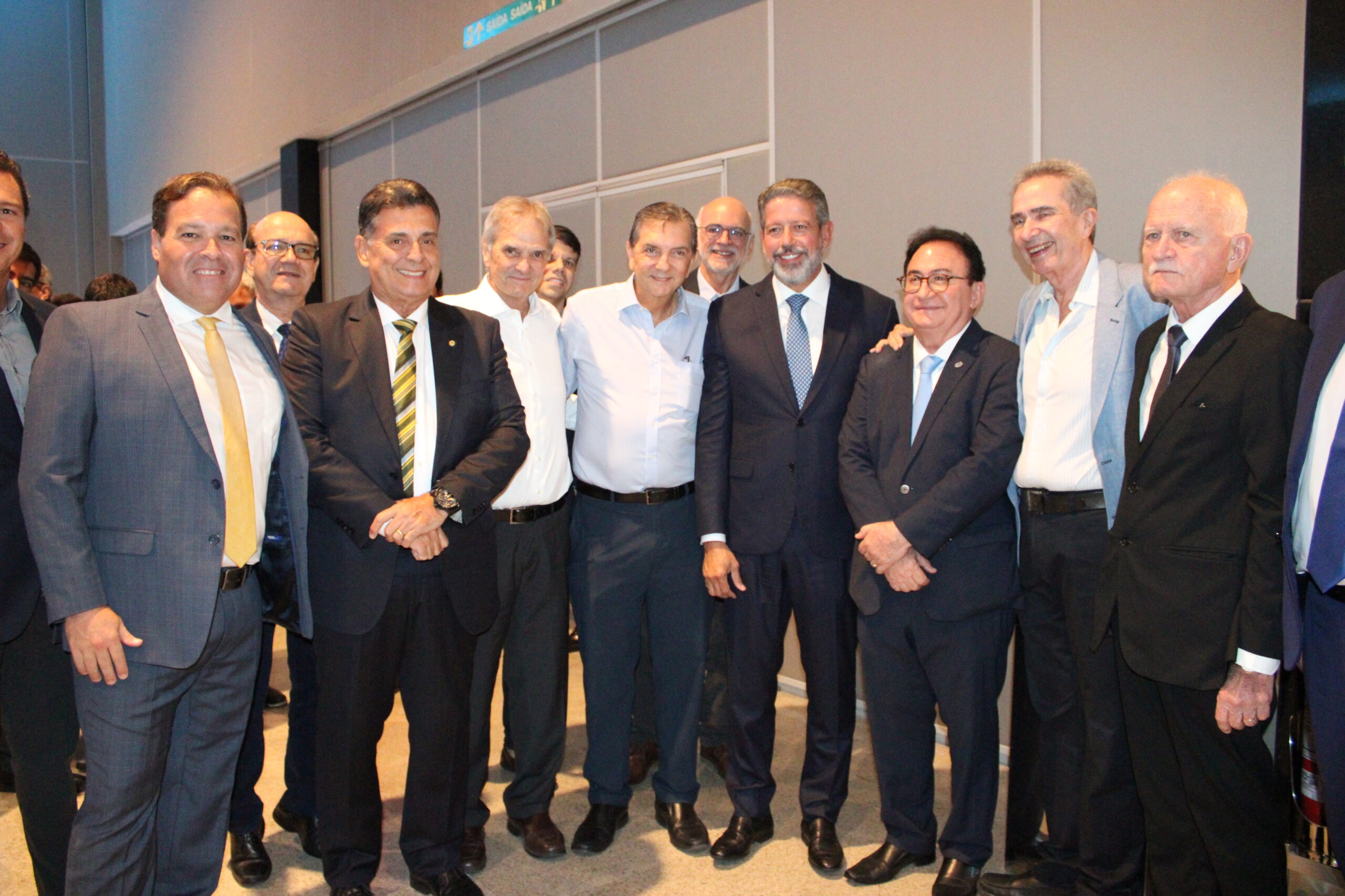 Arthur Lira foi recepcionado por mais de 500 pessoas Arthur Lira foi recepcionado por mais de 500 pessoas