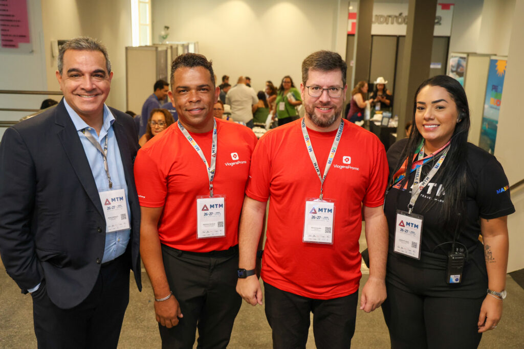 Breno Mesquita e Laiana de Jesus, da BBC Eventos, com Renato Alves e Washington Silva, da ViagensPromo