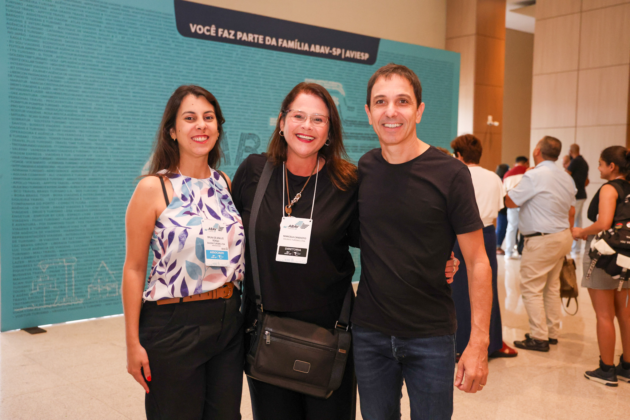 Bruna de Araújo e Marcela Candiota, da Daura’s Turismo, e Daniel Biancareli, da Monde Bruna de Araújo e Marcela Candiota, da Daura’s Turismo, e Daniel Biancareli, da Monde