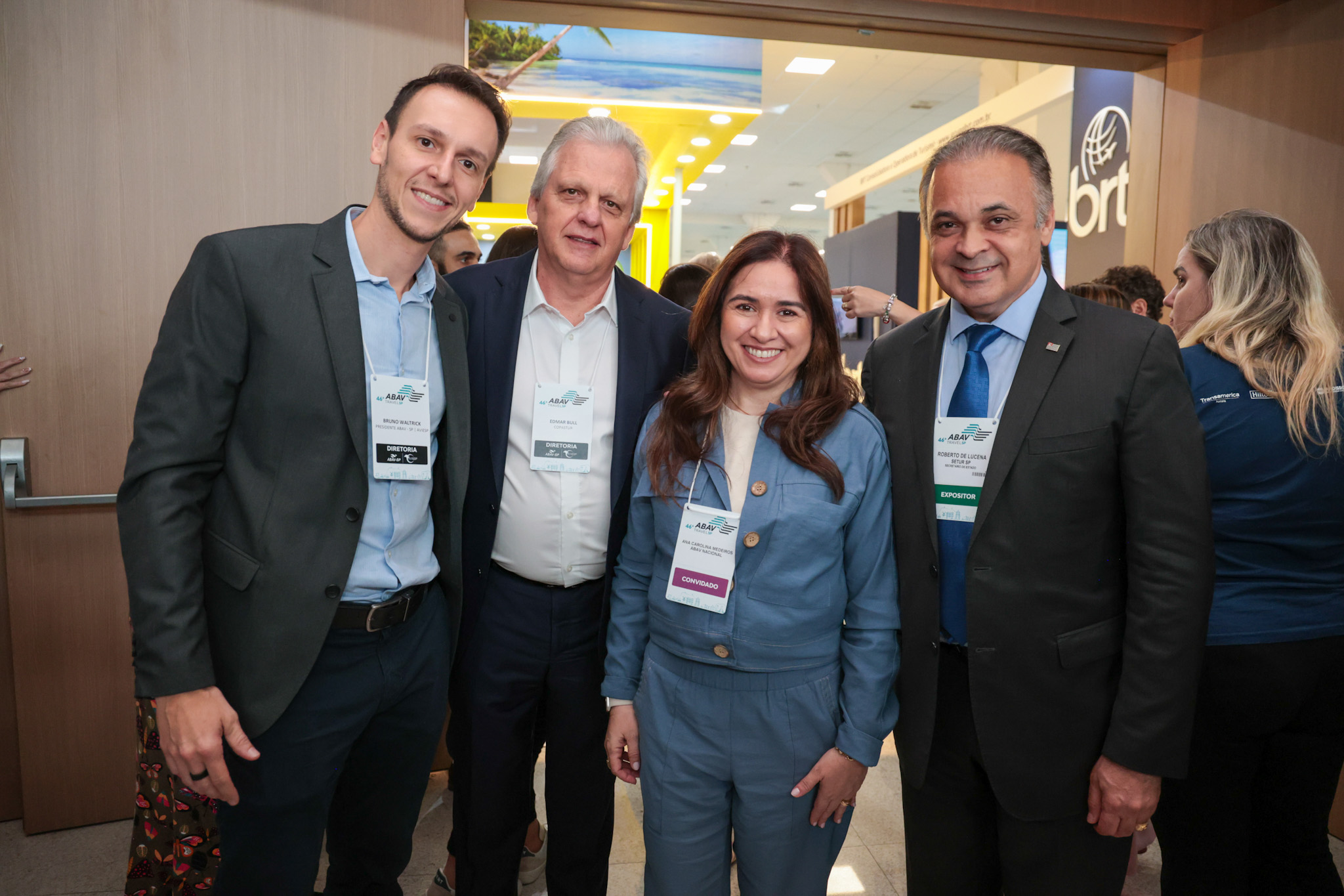 Bruno Waltrick e Edmar Bull, da AbavSP/Aviesp; Ana Carolina Medeiros, da Abav Nacional; e Roberto de Lucena, da Setur-SP Bruno Waltrick e Edmar Bull, da AbavSP/Aviesp; Ana Carolina Medeiros, da Abav Nacional; e Roberto de Lucena, da Setur-SP