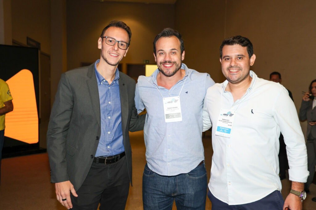 Bruno Waltrick, Thiago Mendes e Ramos Ricci, associados da Abav-SP Travel