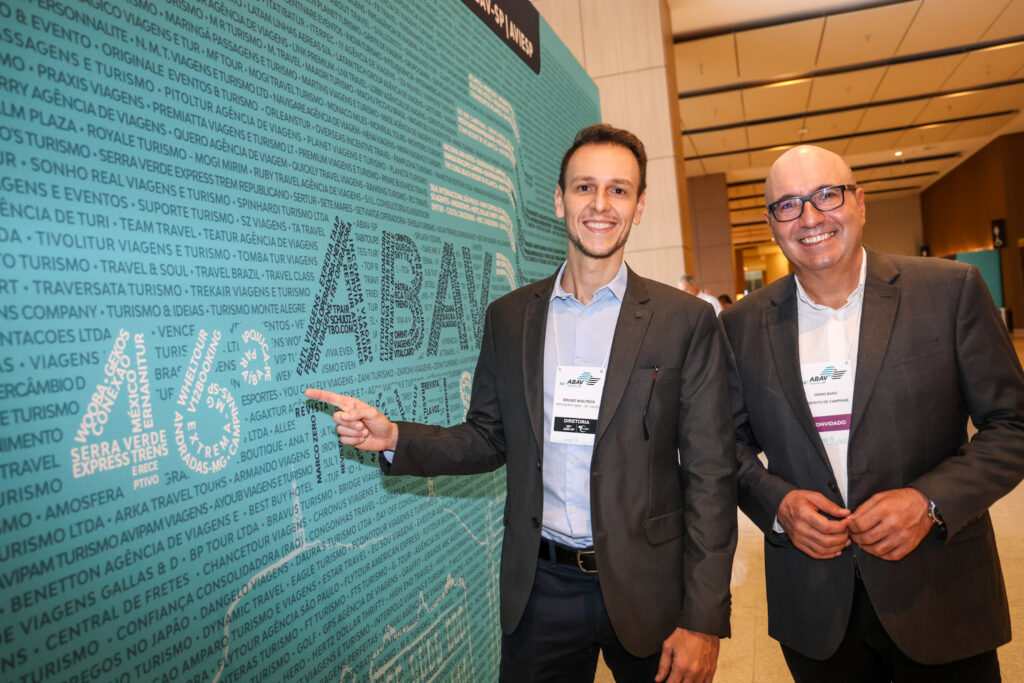 Bruno Waltrick, presidente da Abav-SP Aviesp e Dário Saadi, prefeito de Campinas