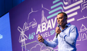 Com palestra motivacional, Cafu abre segundo dia de Abav TravelSP 2024