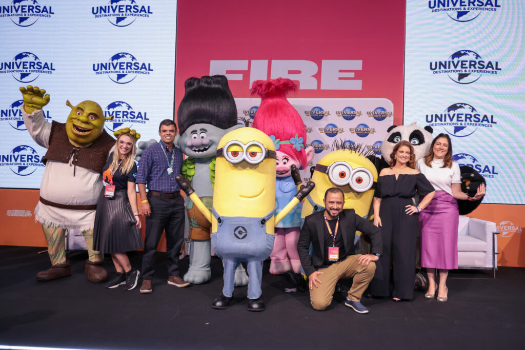 Camila Moretti, Paulo Soares e Joice Ferreira, do Magic Blue, Gabriela Cavalheiro e Renato Gonçalves, da Universal Camila Moretti, Paulo Soares e Joice Ferreira, do Magic Blue, Gabriela Cavalheiro e Renato Gonçalves, da Universal