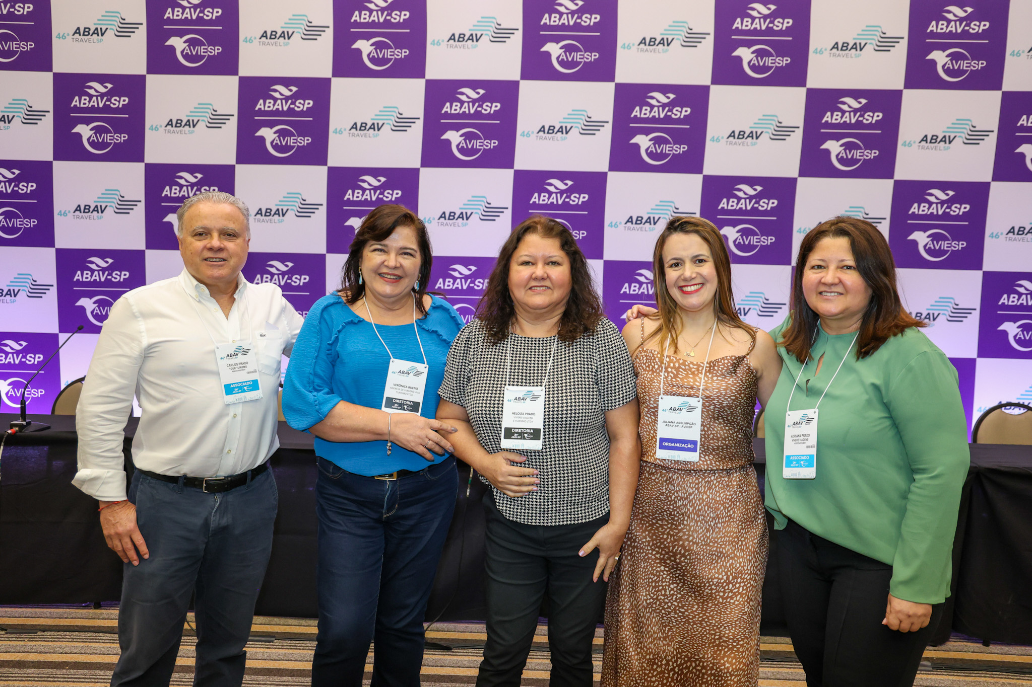 Carlos Prado, da Tour House, Verônica Bueno, Heloísa Prado, Juliana Assumpção e Adriana Prado, membros da diretoria da Abav-SP/Aviesp Carlos Prado, da Tour House, Verônica Bueno, Heloísa Prado, Juliana Assumpção e Adriana Prado, membros da diretoria da Abav-SP/Aviesp