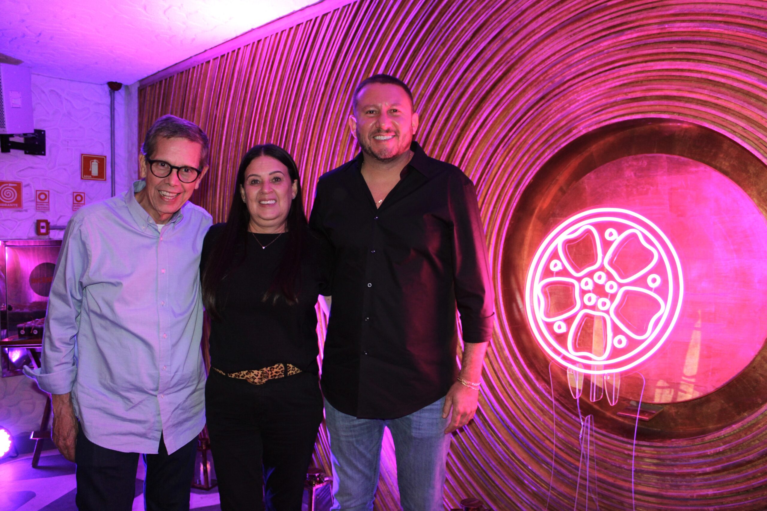 Cassio Oliveira, Vivi Siqueira e Wagner Chaves, diretores da Sakura Cassio Oliveira, Vivi Siqueira e Wagner Chaves, diretores da Sakura