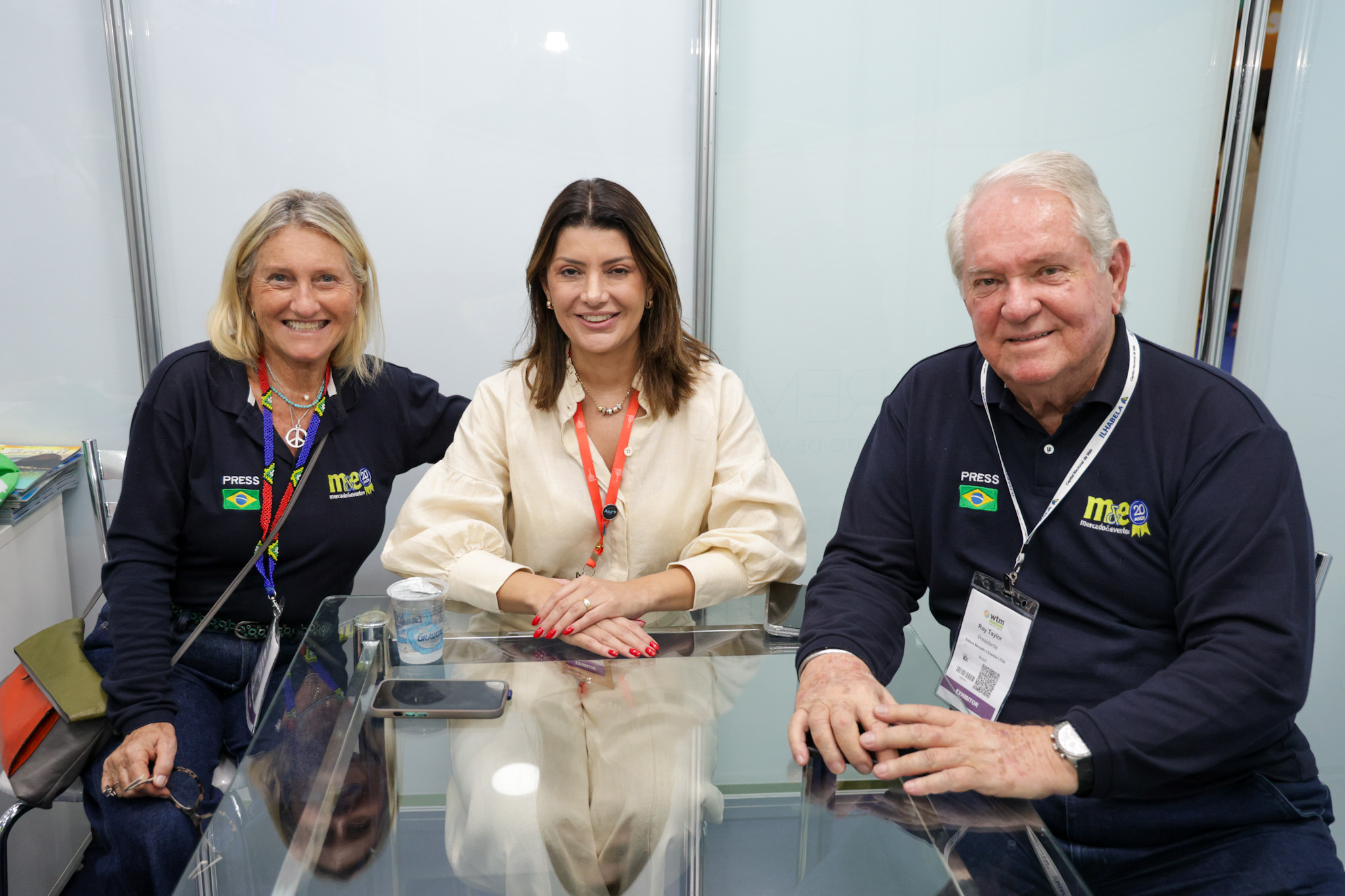 Catiane Seif, Setur-SC, entre Rosa Masgrau e Roy Taylor, do M&E Catiane Seif, Setur-SC, entre Rosa Masgrau e Roy Taylor, do M&E