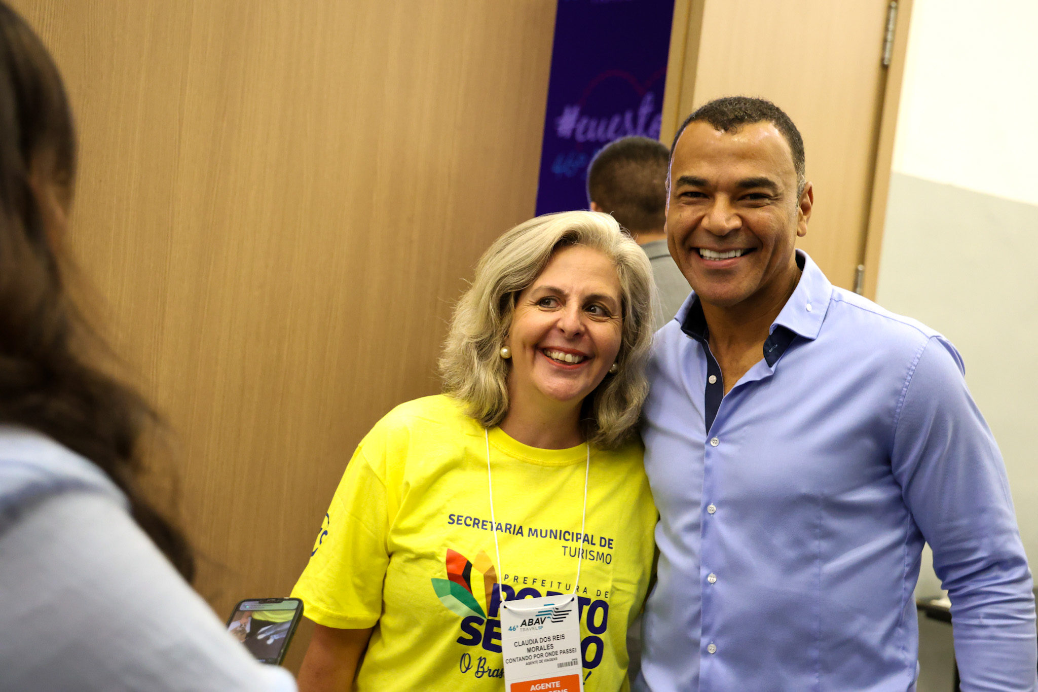 Cláudia Reis, do Contando Por Onde Passei, e o capitão Cafu Cláudia Reis, do Contando Por Onde Passei, e o capitão Cafu