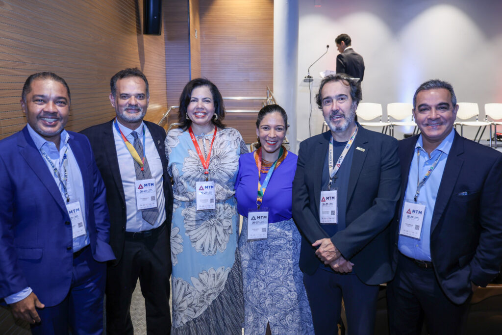 Cláudio Júnior, da BBC Eventos, Peter Mangabeira, presidente da Abav-MG, Patrícia Moreira, da Secult, Marina Simião, diretora da Belotur, Leonardo Braga, da CDL-BH e Breno Mesquita, da BBC Eventos