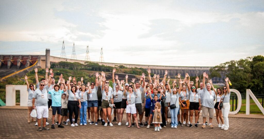 Flyworld reúne franqueados de todo o Brasil em convenção em Foz do Iguaçu Flyworld reúne franqueados de todo o Brasil em convenção em Foz do Iguaçu